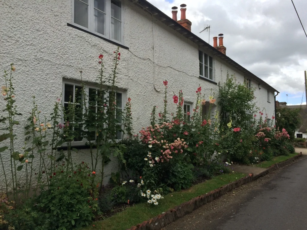 So many dear little cottages butting onto the edge of the road in the many villages I drove through..........