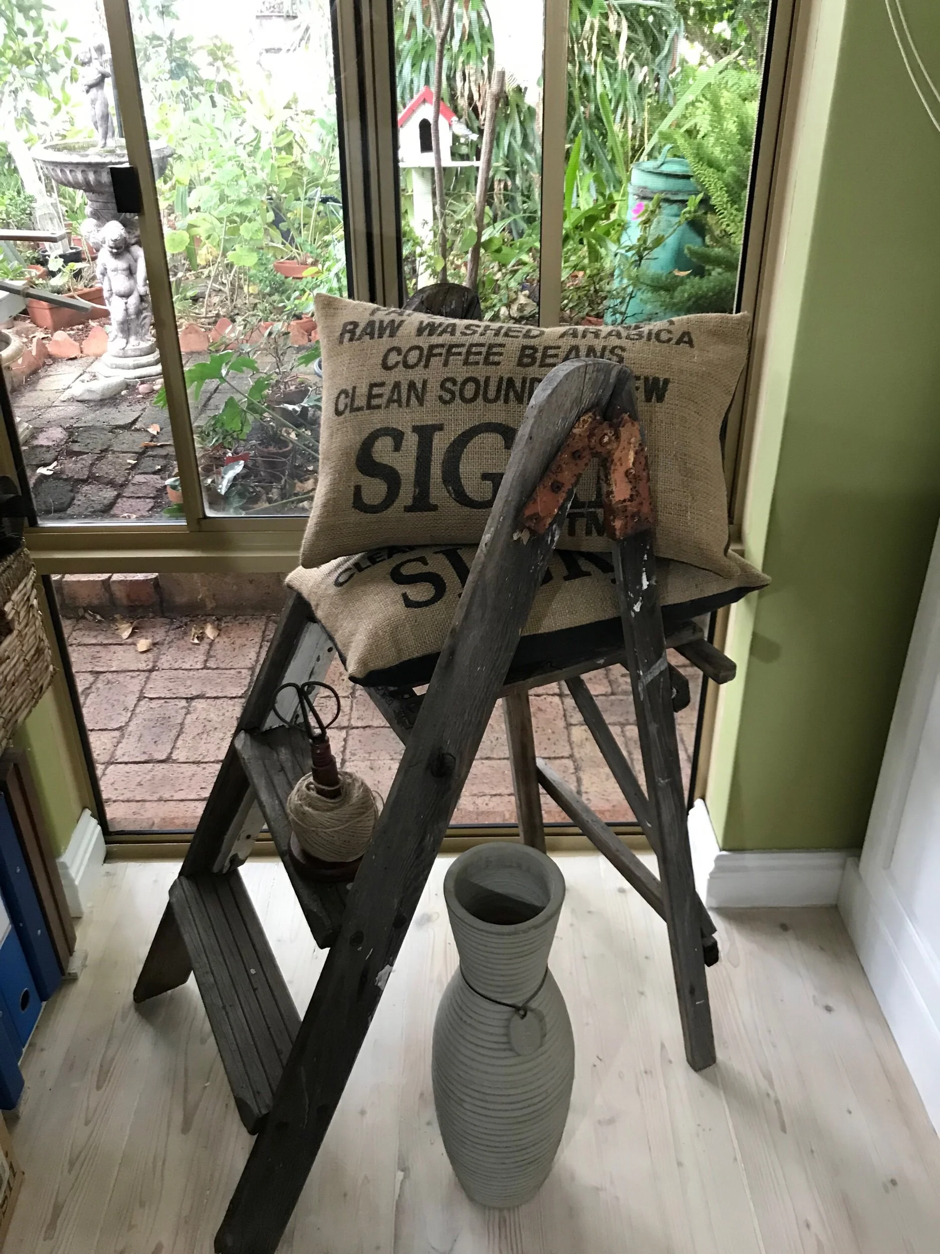 EDC8AB46-B037-4E93-9E75-5DC8A8787813