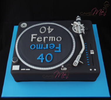 Our turntable cake, based on the Technics turntable in 2015