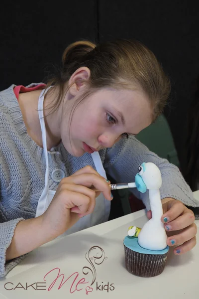 Adding lustre to a sugar sculpture