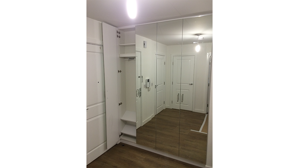 glasswardrobe.png
