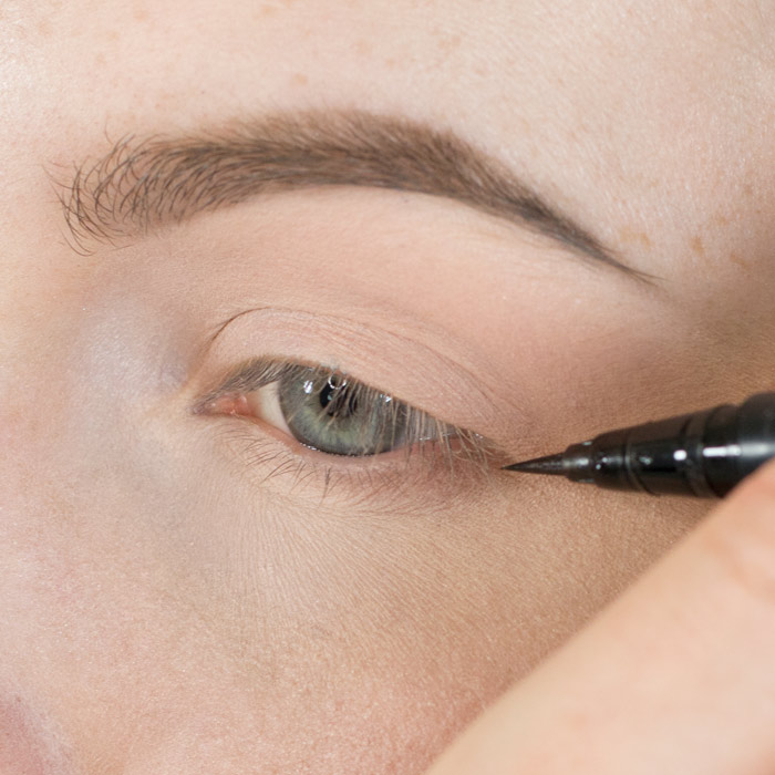 How to Apply Winged Eyeliner