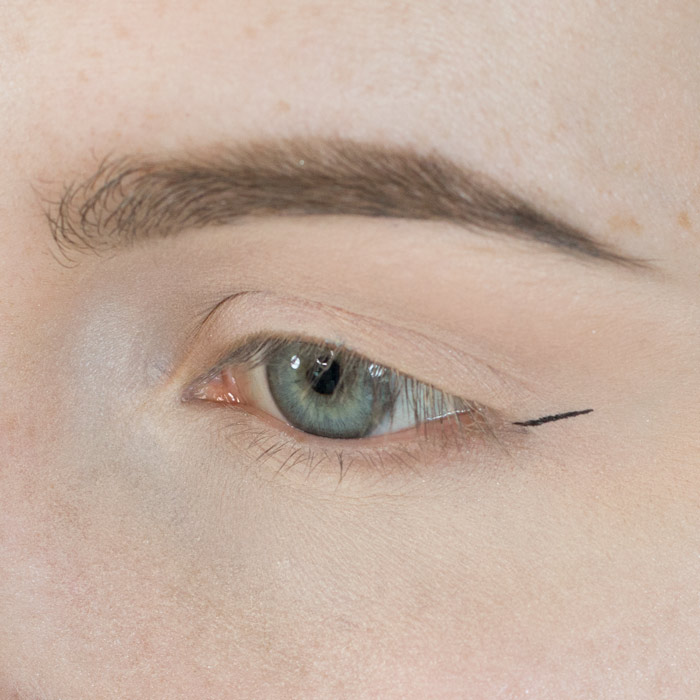 How to Apply Winged Eyeliner