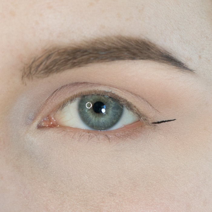 How to Apply Winged Eyeliner