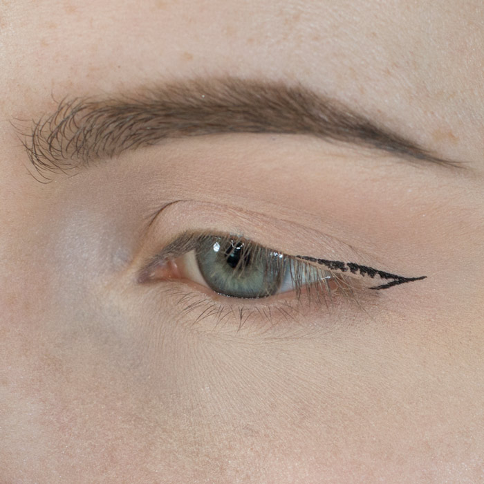 How to Apply Winged Eyeliner