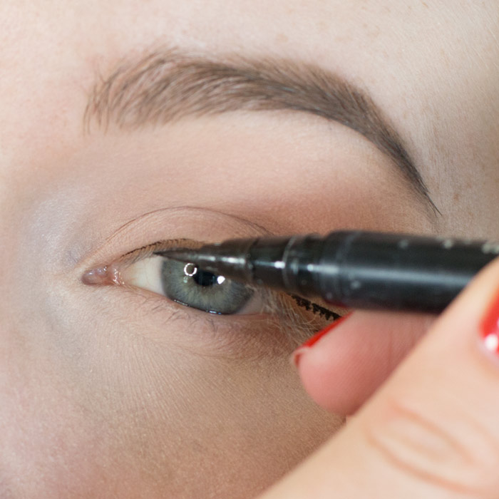How to Apply Winged Eyeliner