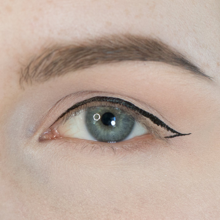 How to Apply Winged Eyeliner