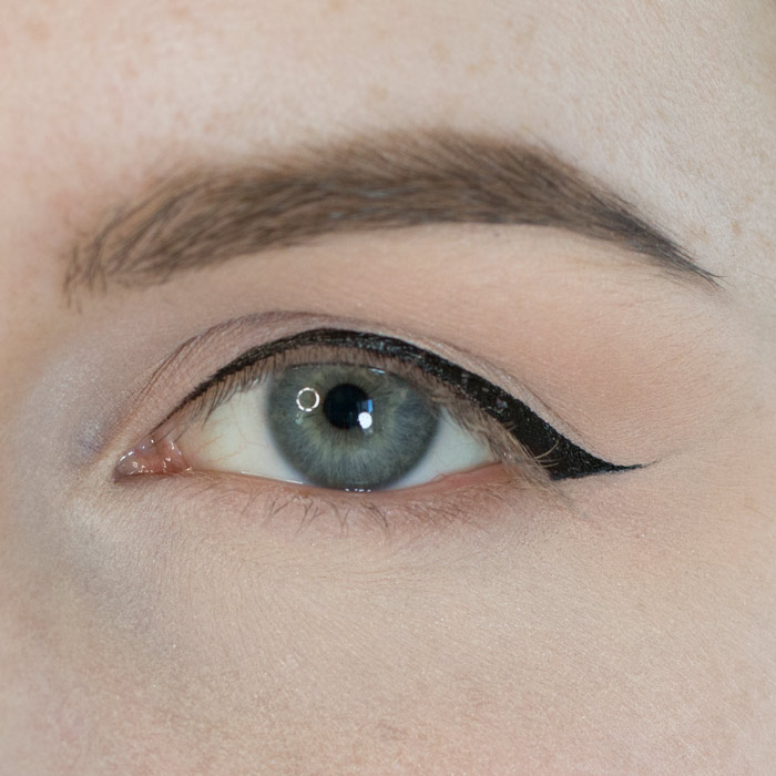 How to Apply Winged Eyeliner