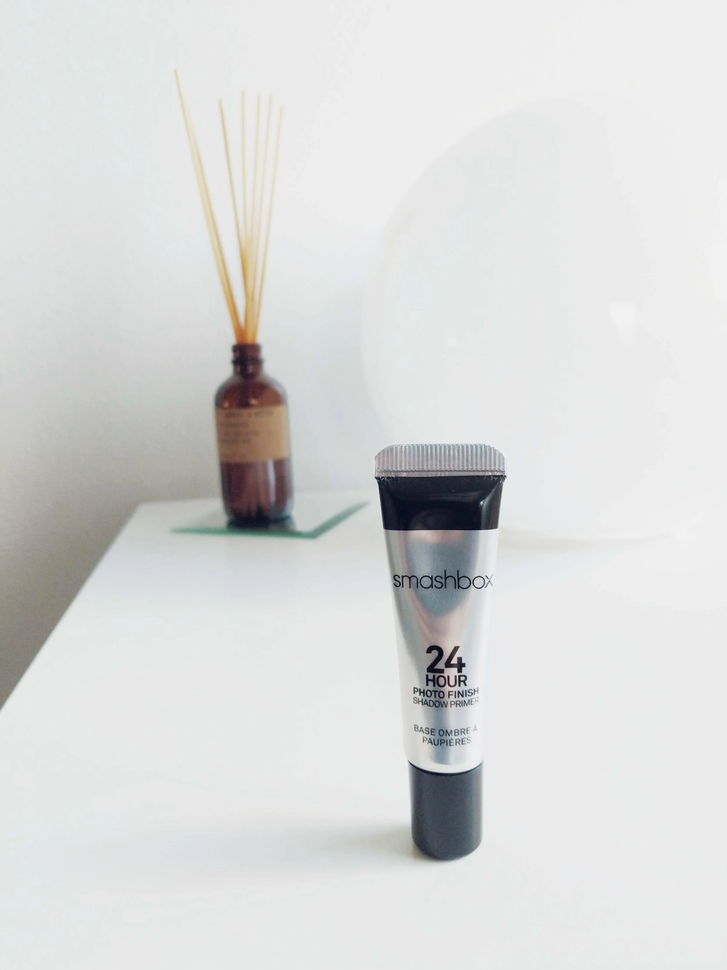 Makeup Review on the Smashbox 24 Hour Photo Finish Eye shadow Primer