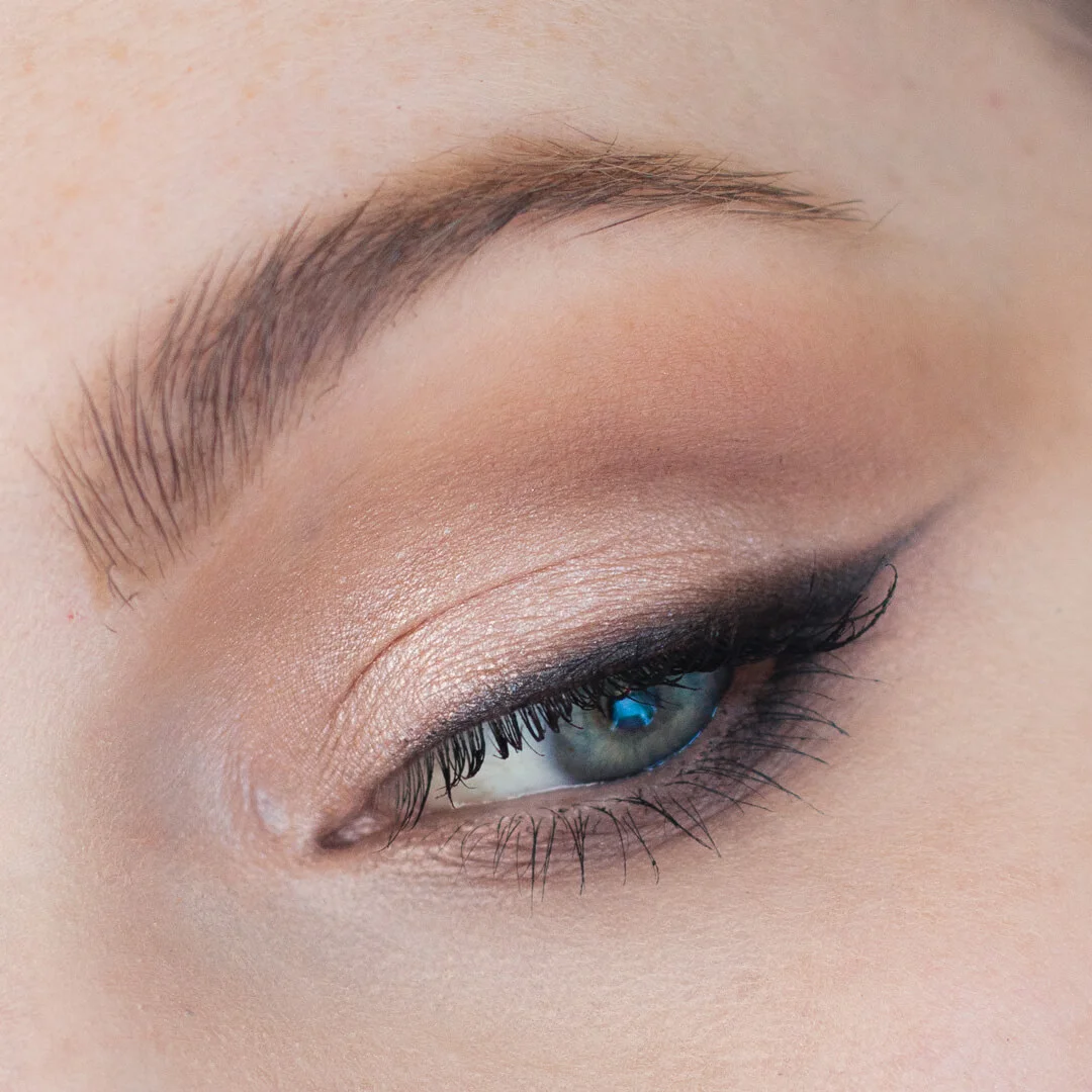 Step-by-Step-Soft-Smoky-Liner-Glamorous-Eye-shadow-Tutorial-Step-11.2.jpg