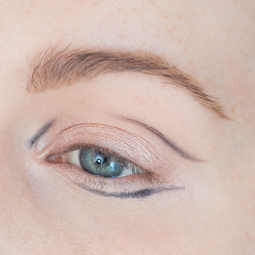 Avant-Garde-Red-and-Chocolate-Step-by-Step-Eyeshadow-Tutorial-step-4.jpg