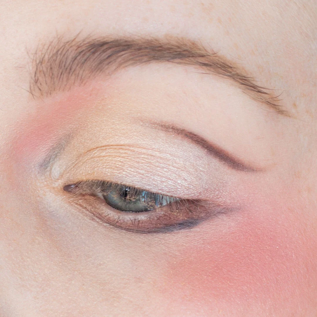Avant-Garde-Red-and-Chocolate-Step-by-Step-Eyeshadow-Tutorial-step-8.jpg