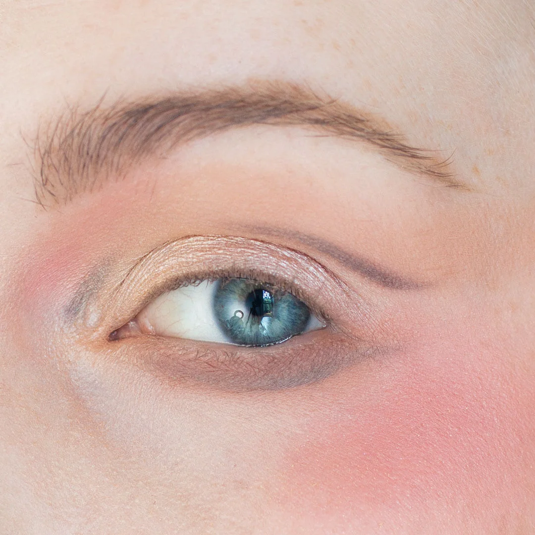 Avant-Garde-Red-and-Chocolate-Step-by-Step-Eyeshadow-Tutorial-step-9.jpg
