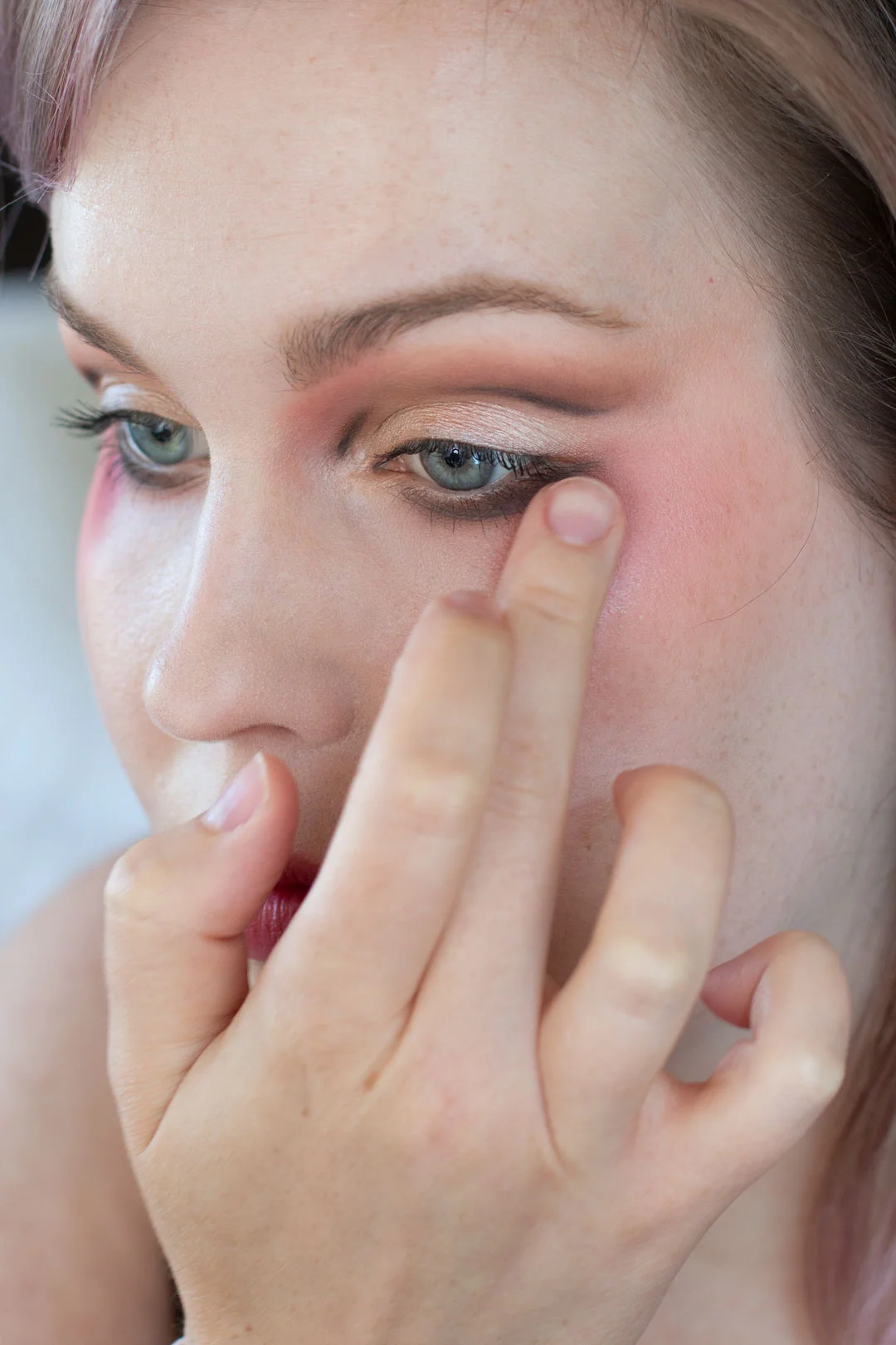 Avant-Garde-Red-and-Chocolate-Step-by-Step-Eyeshadow-Tutorial-step-13.jpg