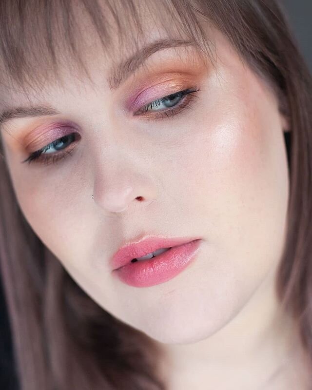 Do you like seeing crazy colorful looks more or do you want looks that you could wear on your normal day to day? What kind of makeup do you actually wear on most weekdays?⠀
⠀
⠀
I understand that obviously you can wear whatever makeup you want as dayt