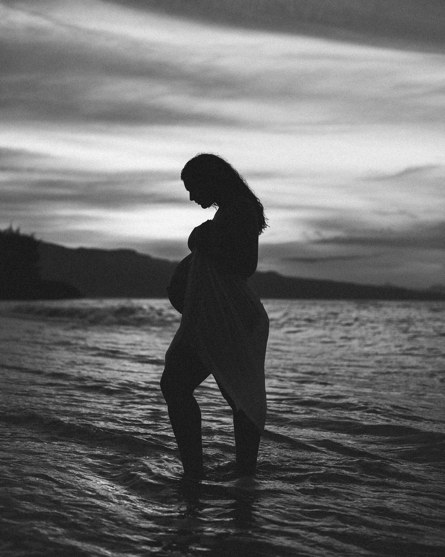 When the ocean matches the sky &hellip;
&bull;
&bull;

#familyphotos #maternityphotography #maternity #babymoon #mauibabymoon #mauibabymoonphotographer #mauifamilyphotography  #hawaii #weddingphotographer #elopementphotographer #elopement  #mauiphoto