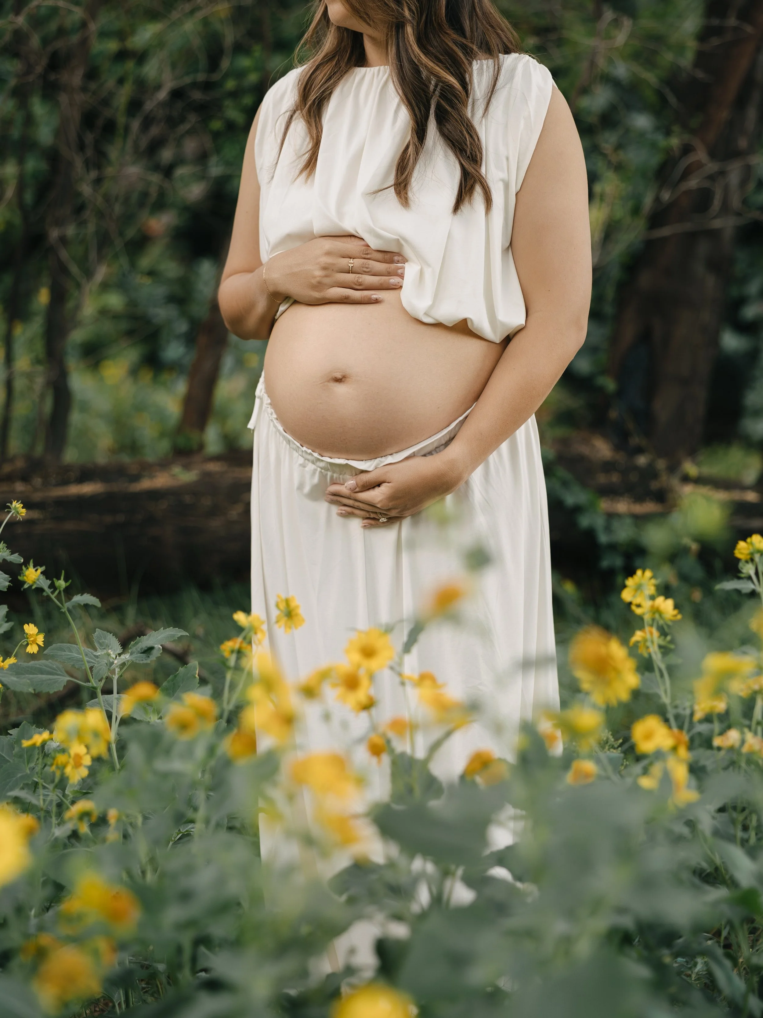 A moment for mom 💛 &hellip;
&bull;
&bull;

#mauiphotographer #mauifamilyphotographer #hawaiiphotographer #motherhoodphotography #motherhoodsession