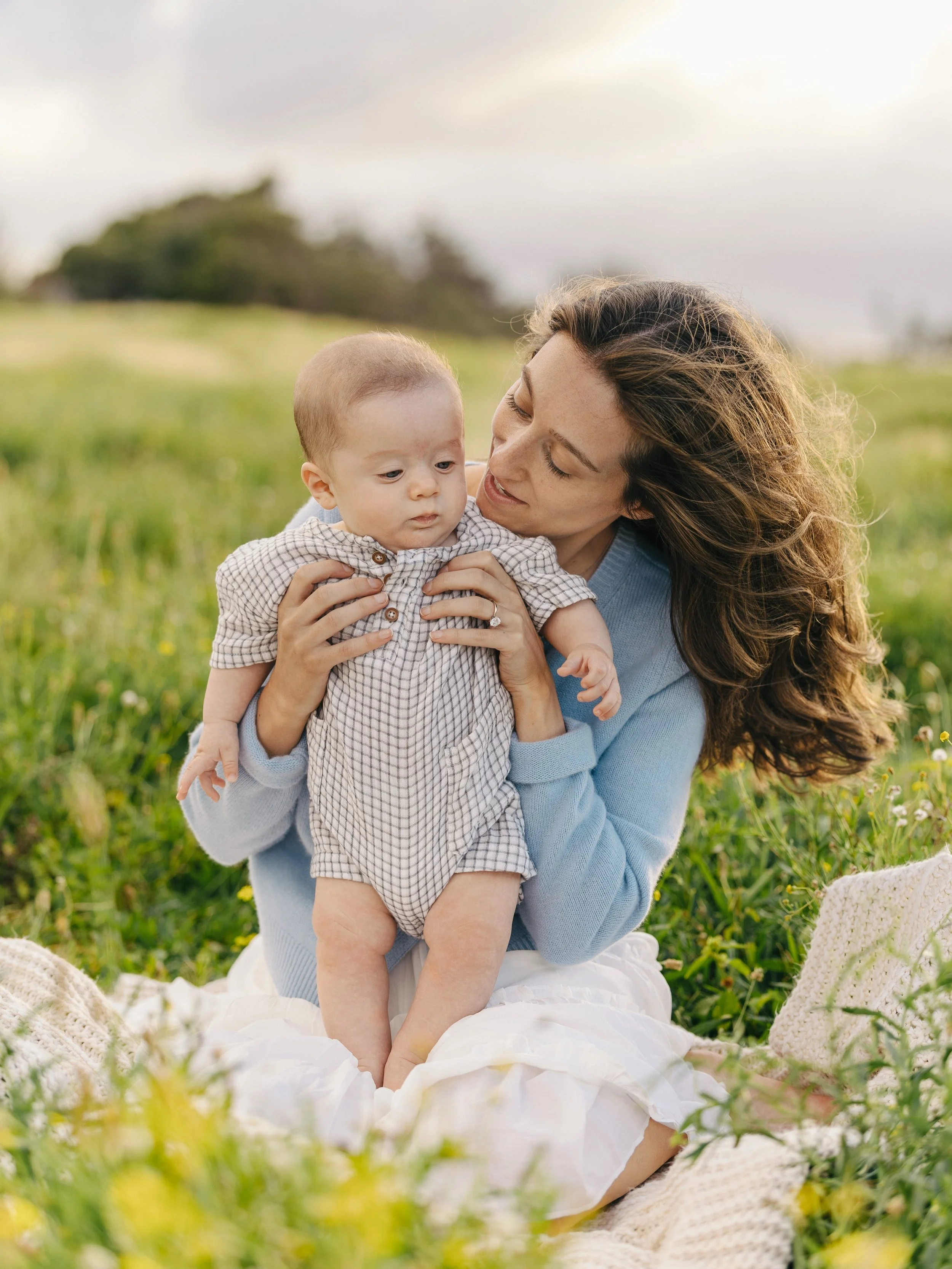 Motherhood ❤️ happy Mother&rsquo;s Day to all the mothers, but especially the ones in the thick of it, you guys are amazing &hellip;.
&bull;
&bull;

#mauiphotographer #mauifamilyphotographer #hawaiiphotographer #motherhoodphotography #motherhoodsessi