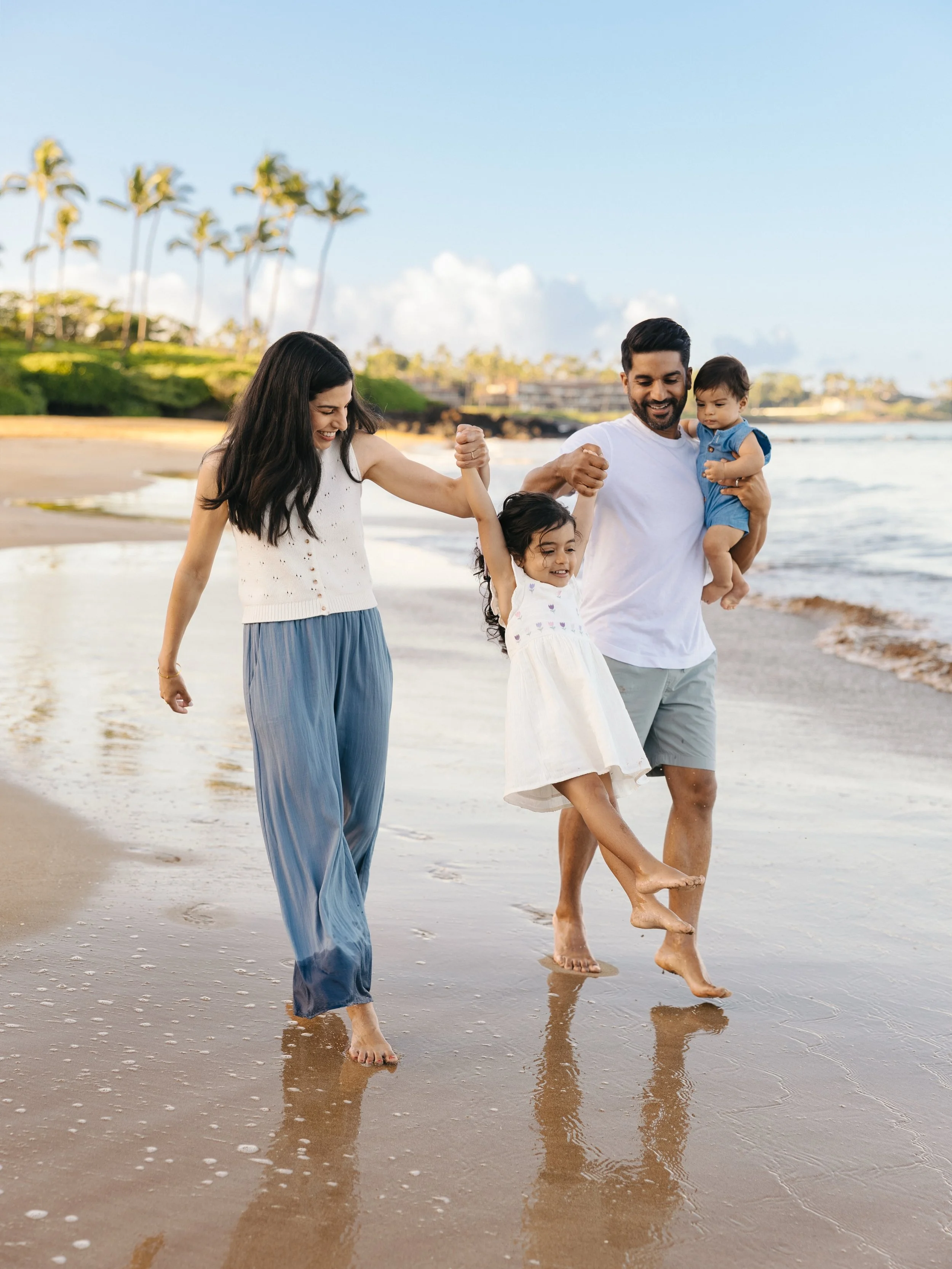 These days I&rsquo;m prioritizing a little bit of fun and a little bit of silliness 🩵 &hellip;
&bull;
&bull;

#mauiphotographer #mauifamilyphotographer #hawaiiphotographer #motherhoodphotography #motherhoodsession