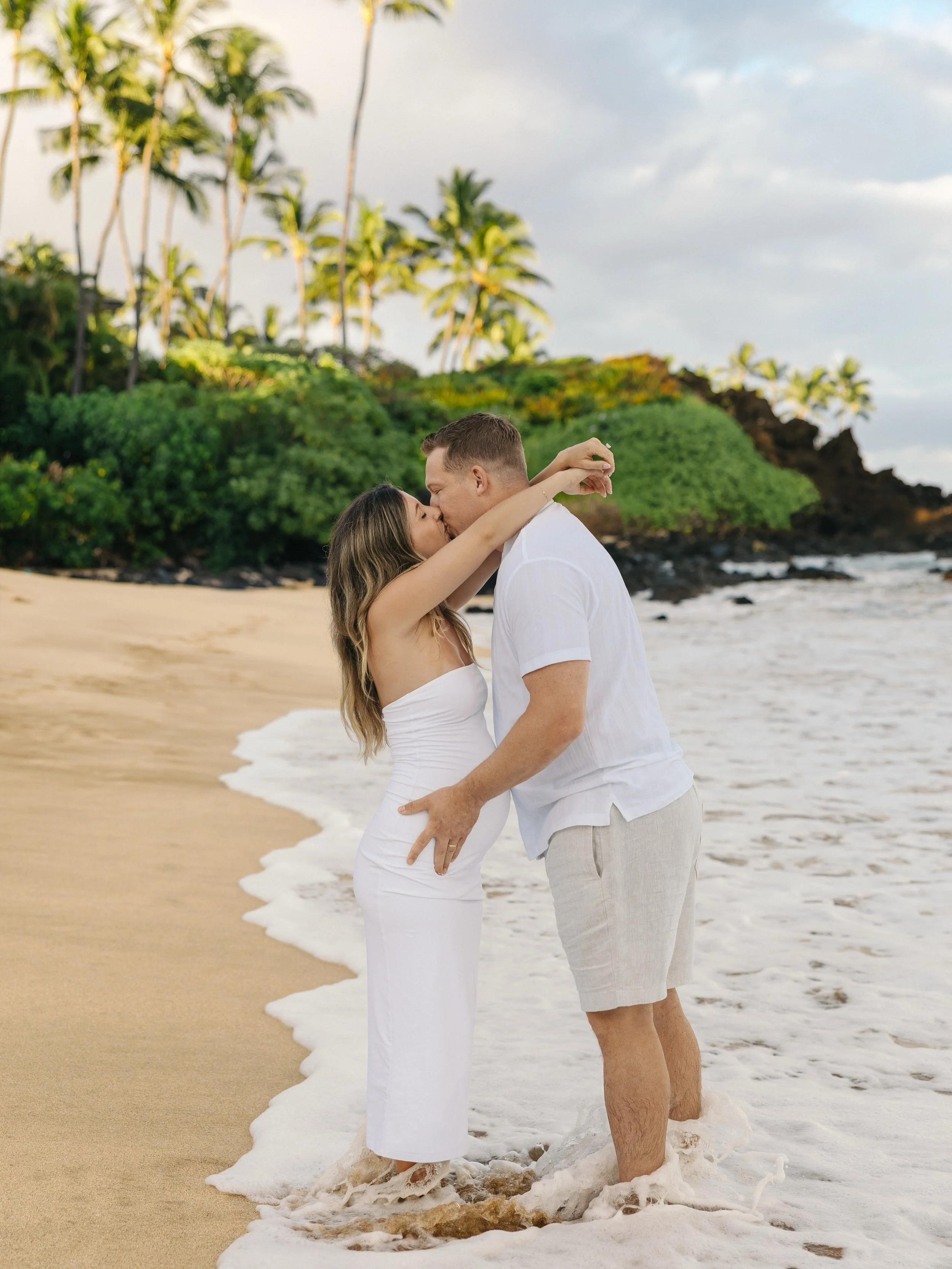 Sweet as honey baby moon 🌙 &hellip;
&bull;
&bull;

#mauiphotographer #mauifamilyphotographer #hawaiiphotographer #motherhoodphotography #motherhoodsession