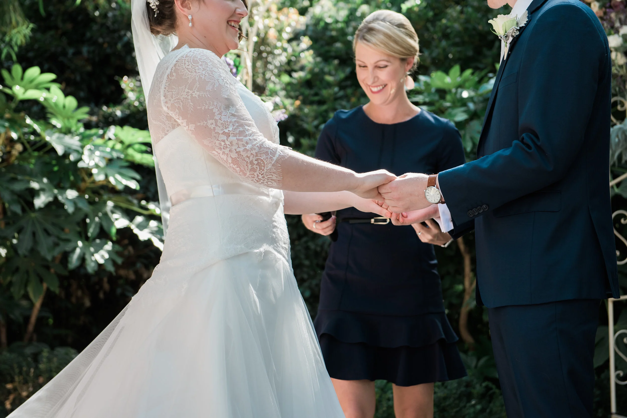 Fun ceremonies with Celebrant Sally Hughes (Tamara Little Photography)