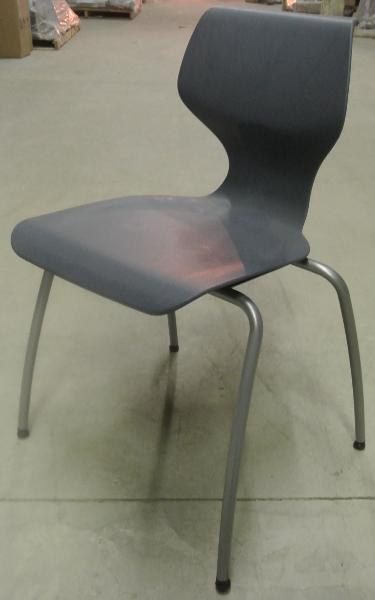 Vanerum_-_stacking_chair_-_21_Navy_blue-375x600.jpg