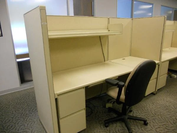 Steelcase_9000_Call_center_station-600x450.jpg