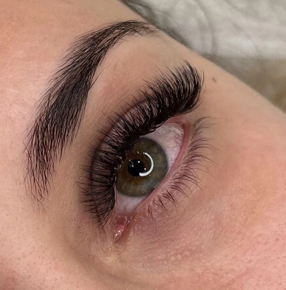 Hybrid Eyelash Extensions.jpg