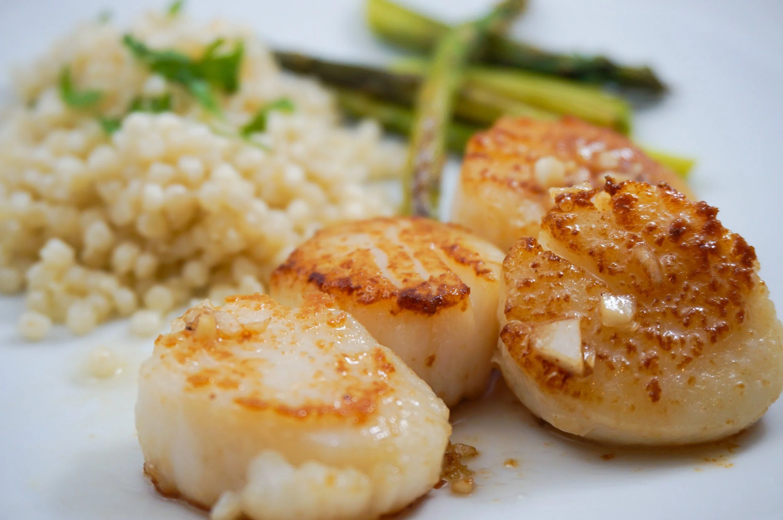 Garlic Lemon Scallops with Baked Asparagus 