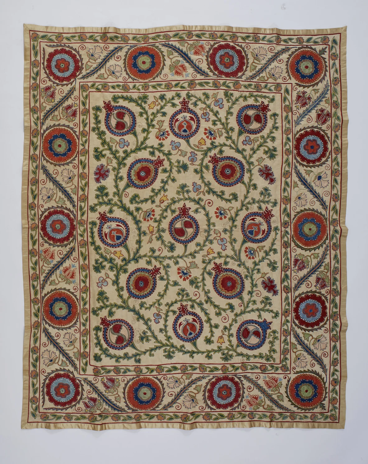B 23 / 08 / All Silk Pomegranate Motive Suzani