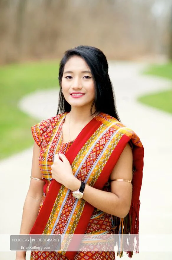 Gahanna, Ohio Creekside Senior Portraits | Van