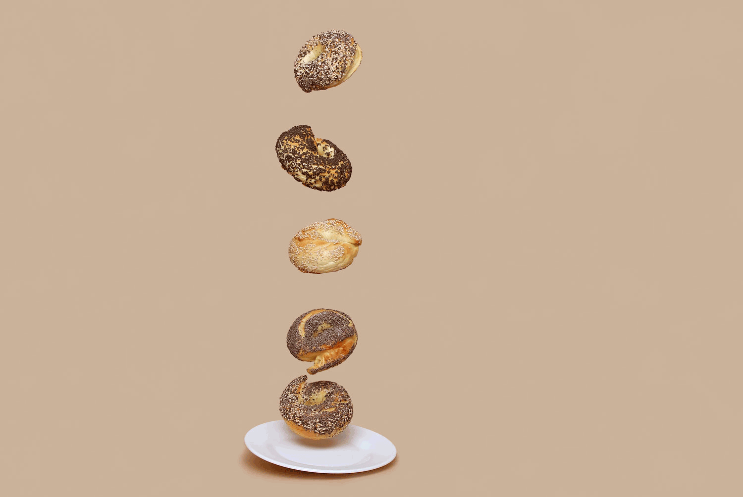 miss_cloudy_pauline_loctin_bagel_montreal_food_blog_creative_new.gif