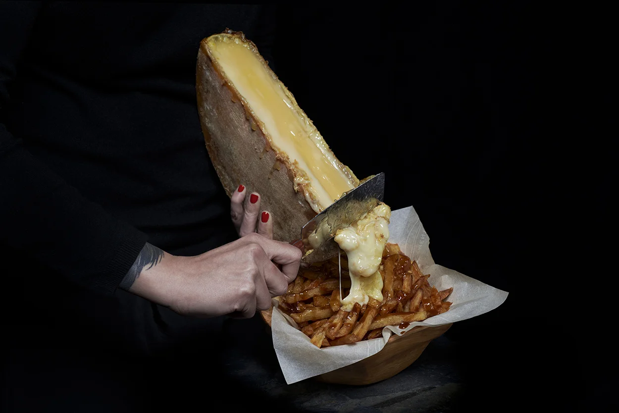 «Raclette Poutine» , dimensions variables, JLL pour EQ2, 2016.