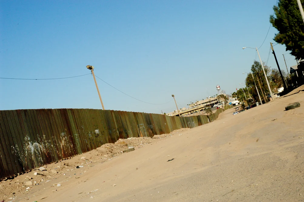mexfence.jpg
