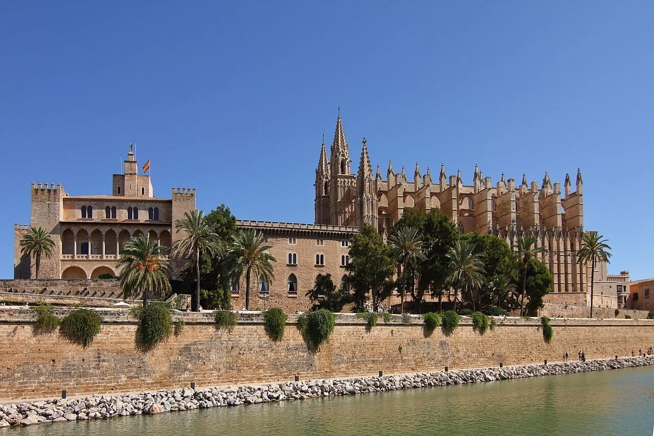 cathedral-palace-almudaine-royal-palaces-spain.jpg