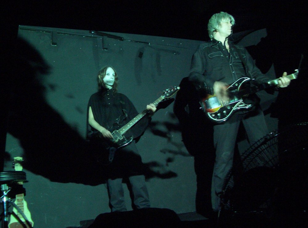 Chris Valentine (bass) &amp; Gordon Dawson (guitar) Stormclouds, Camberwell, London 2006