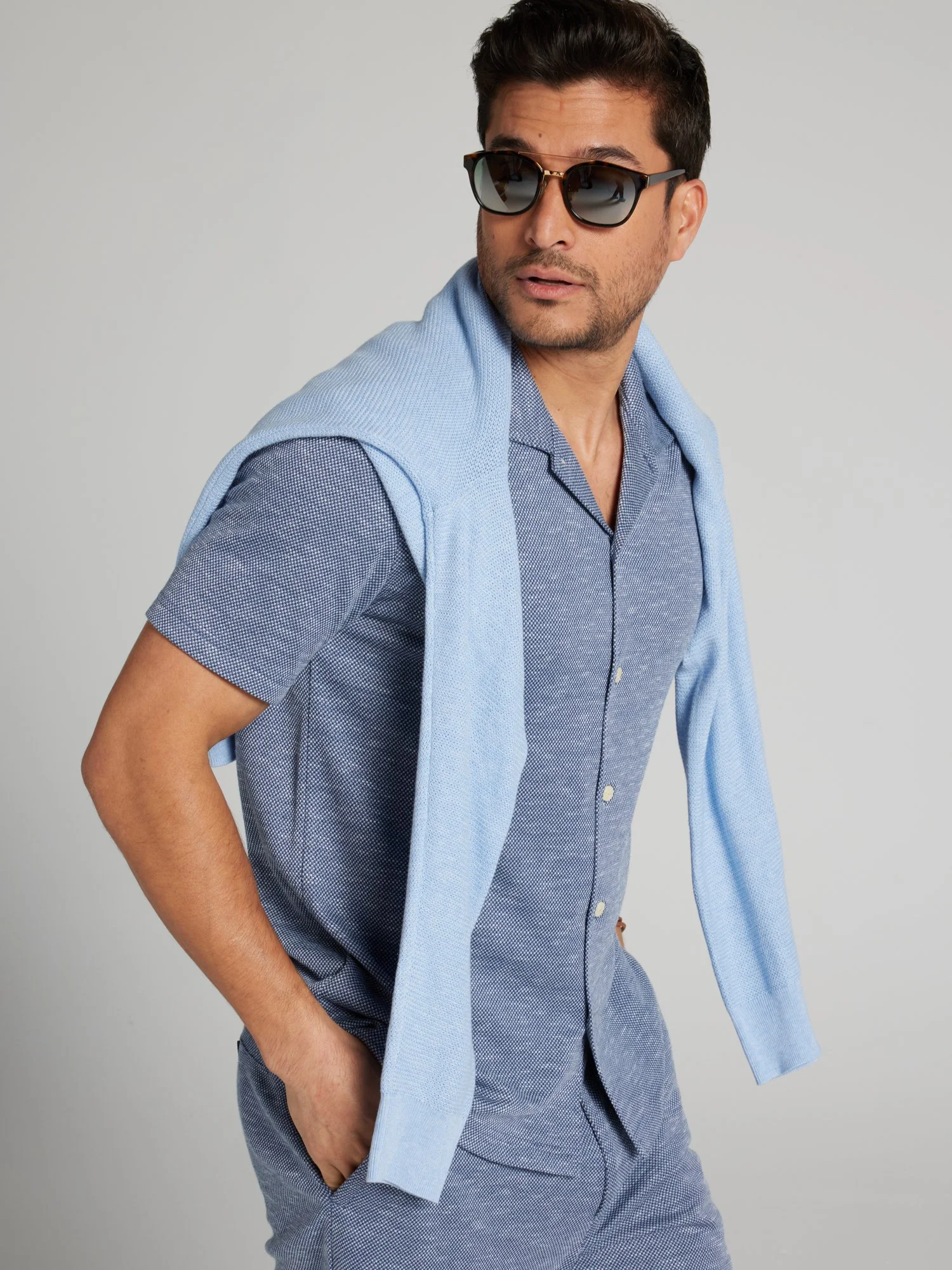 6BBA_01_JOSEPH_ABBOUD_SPORT_SHIRTS_NAVY_ALT2_0105.jpg