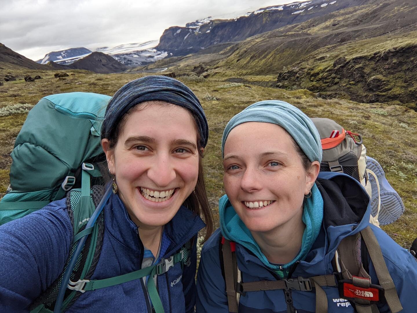 Some weeks ago, before leaving Iceland, @nom_lette and I ventured through the Icelandic highlands on the Laugavegur trail. It was a long, beautiful, magical, surreal journey, crossing by geothermal springs, snow, glaciers, volcanic black sand and roc