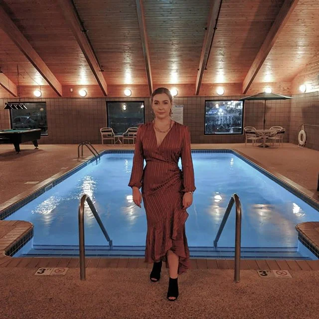 Cinnamon yum yum ⠀⠀⠀⠀⠀⠀⠀⠀⠀
⠀⠀⠀⠀⠀⠀⠀⠀⠀⠀⠀
Dress: @clichempls 
#photooftheday #stylist #fashionstylist #fashion #la #hotelpool #interiordesign #interiorstyling #mplsstylist #mplsphotographer #mpls #minneapolis #teampixel #visuals