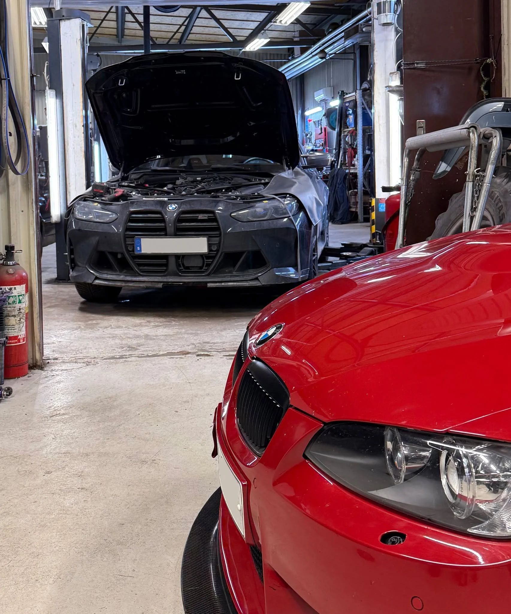 &Aring;rstid? V&auml;der? Spelar ingen roll 🔧
Tv&aring; BMW M3 i verkstaden &ndash; fokus p&aring; prestanda &aring;ret runt.

#BMWM3 #Bilverkstad #Prestanda #Entusiasm #BilOchMotorteknik #&Aring;retRunt