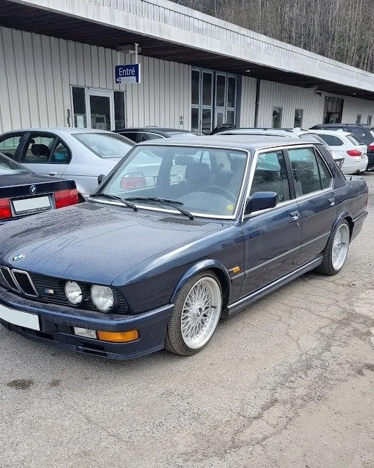 S&auml;songen n&auml;rmar sig ☀️🔥
Den h&auml;r BMW M535 (E28) har varit inne hos oss f&ouml;r lite k&auml;rlek och n&ouml;dv&auml;ndiga &aring;tg&auml;rder &ndash; nu &auml;r den redo att rulla ut p&aring; sommarens v&auml;gar igen 💨

En riktig kla