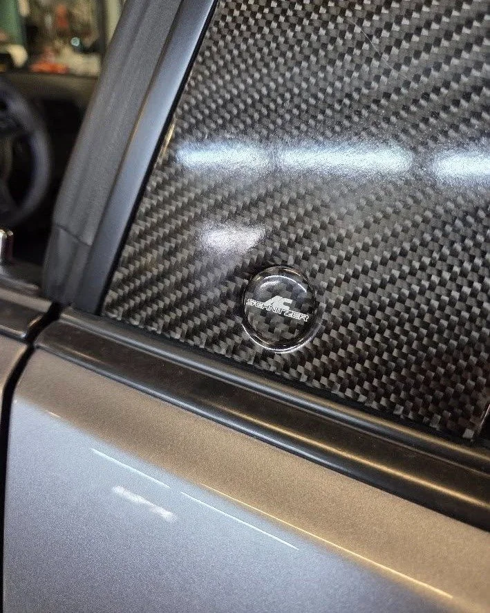 🔥 Detaljerna g&ouml;r helheten.

AC Schnitzer p&aring; kolfiber, raka linjer och en av BMW:s mest &auml;lskade modeller genom tiderna.

E46 M3 &auml;r fortfarande definitionen av k&ouml;rgl&auml;dje. 💙

#E46M3 #BMWM3 #ACSchnitzer #BMWM #BMWClassic 