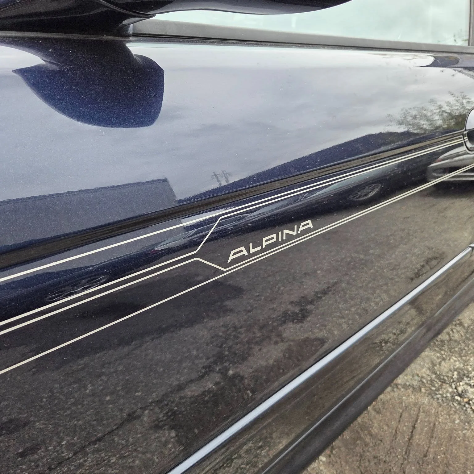 🔧 Servicebes&ouml;k hos oss &ndash; BMW Alpina Diesel Touring! 💙

Den h&auml;r ovanliga dieselp&auml;rlan har varit inne p&aring; verkstaden f&ouml;r lite v&auml;lf&ouml;rtj&auml;nt k&auml;rlek och omsorg! 🛠️

En v&auml;lsk&ouml;tt klassiker f&oum