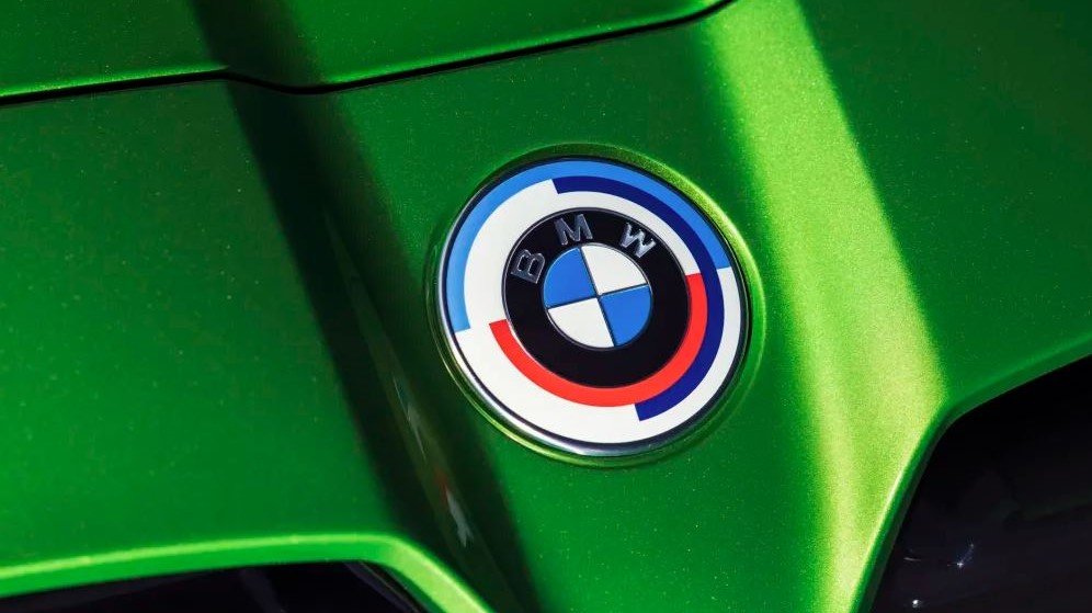 BMW-M-2022-emblem-1.JPG