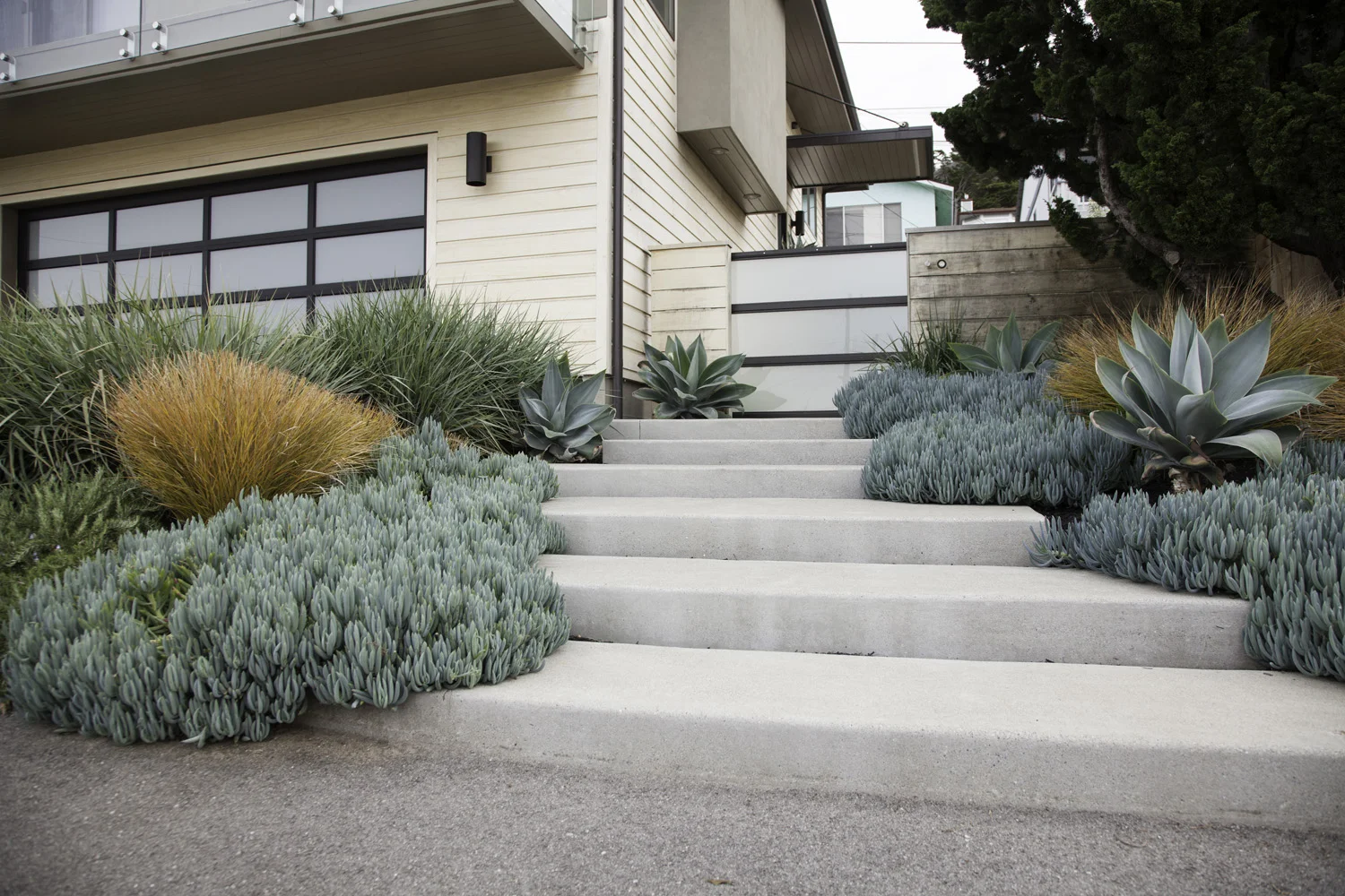 Design by Jeffrey Gordon Smith | Concrete Work by O’Shea Construction