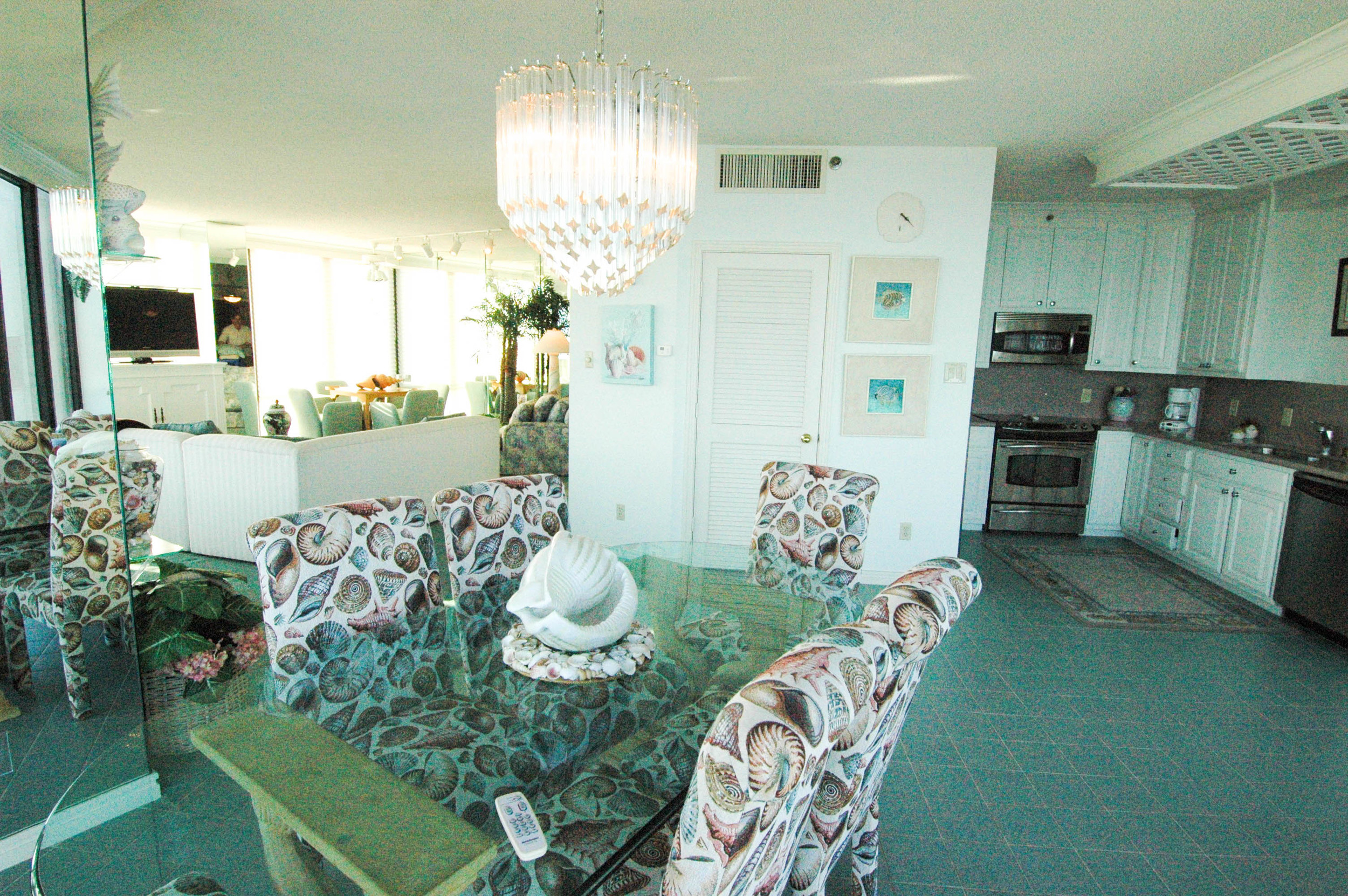 Dining Kitchen area.jpg