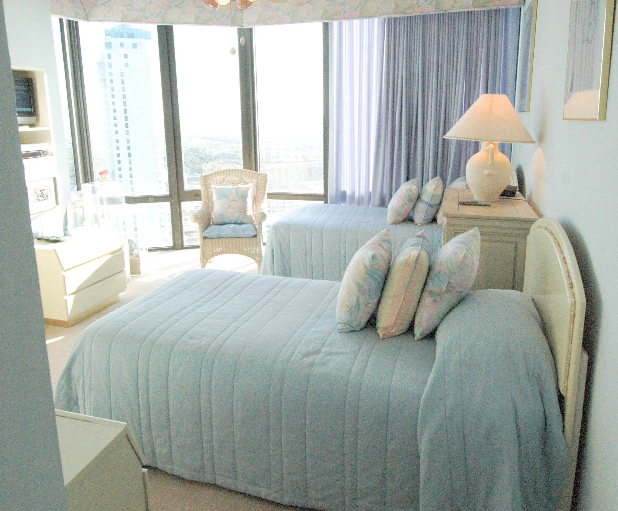 Guest_Bedroom_Twin_Beds_#4.jpg