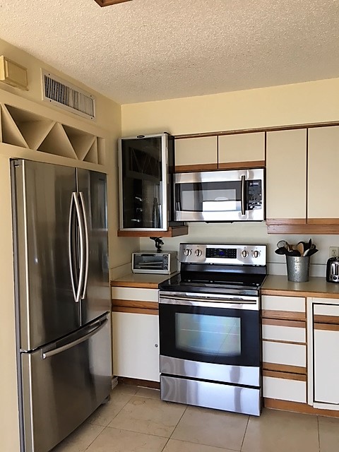 BP2002_Kitchen.jpg