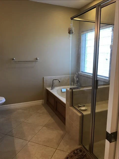 Master Bath 2.JPG