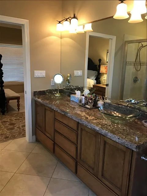 Master Bath 3.JPG